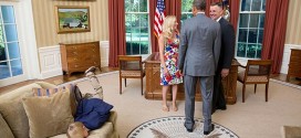 This Little Kid Does Not Care About Meeting President Obama White House Flickr photograph photographer photo opp picture parents meeting Secret Service June 23, 2014 Mashable funny pic image face plant couch sofa plopped over head first Oval Office snapped uploaded most awesome kid ever child boy epitome of child-like boredom